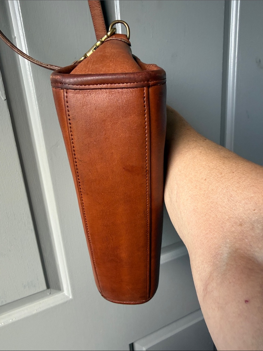 Vintage Coach Leather Crossbody Bag in Brown with Brass Hardware - Picture 10 of 11